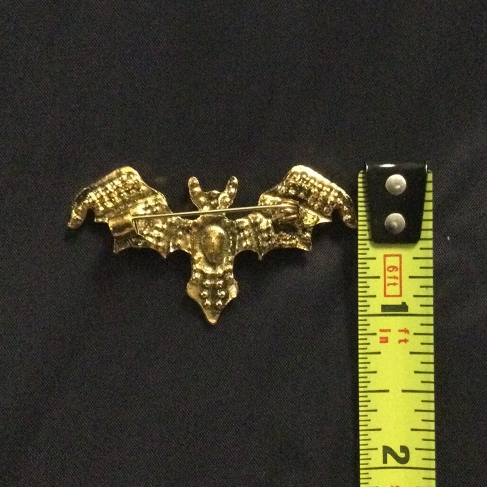 Elegant Gold Bat Brooch - Picture 5 of 5